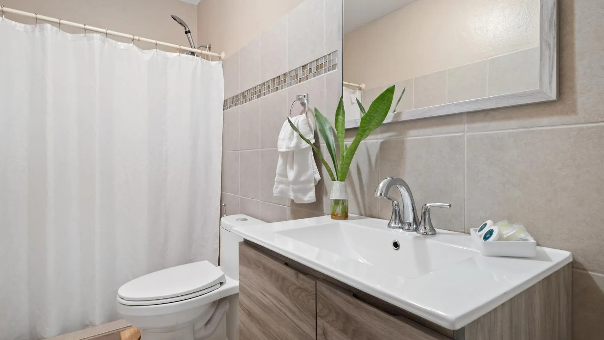 Lucky Luquillo Solar El Yunque & Beach Retreat - 360 Ocean & Rainforest Views Playa Fortuna